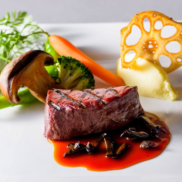 豪華牛フィレコース試食×光差すチャペル体験×衣装店見学☆最大150万円優待有